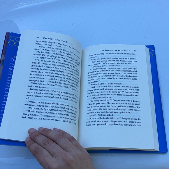 “The battle for the castle” hardback novel - Picture 7 of 12